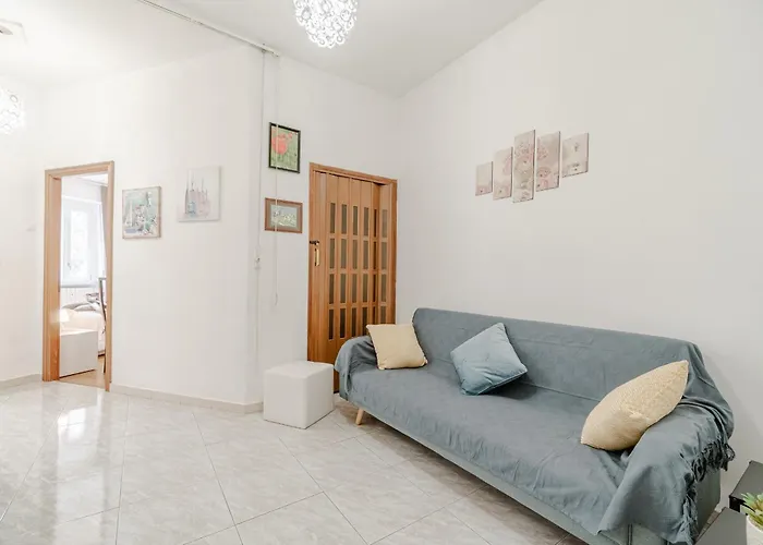 شقة Guesthost - Bright Near Parco Dora - Two Balconies *