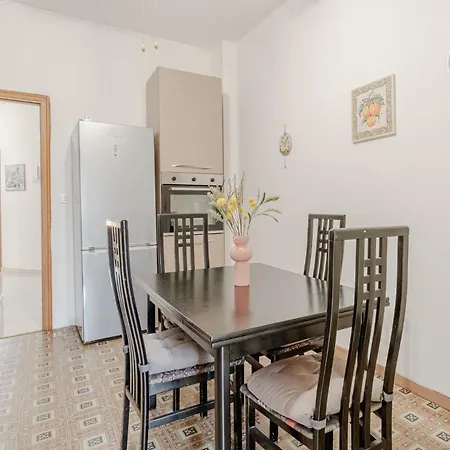 Guesthost - Bright Near Parco Dora - Two Balconies Апартаменты Турин