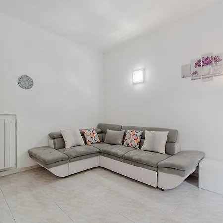 Guesthost - Bright Near Parco Dora - Two Balconies Апартаменты *