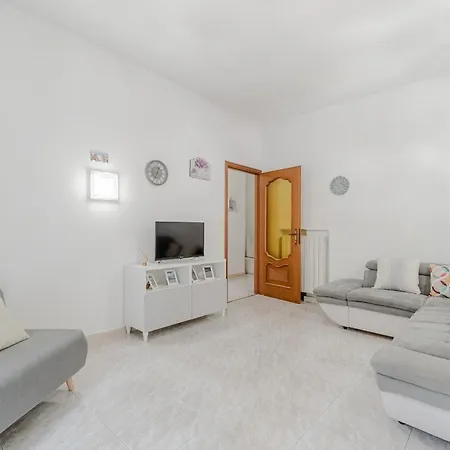 Guesthost - Bright Near Parco Dora - Two Balconies *