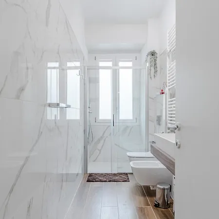 Guesthost - Bright Near Parco Dora - Two Balconies Апартаменты *