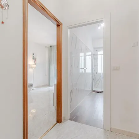 Guesthost - Bright Near Parco Dora - Two Balconies Апартаменты Турин