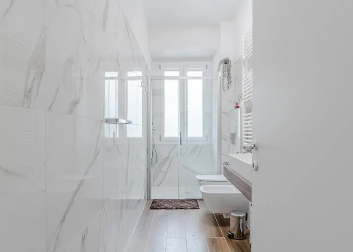 Guesthost - Bright Near Parco Dora - Two Balconies Apartment *